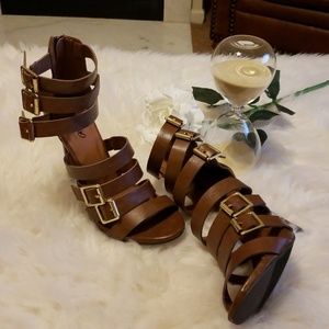 strappy sandal